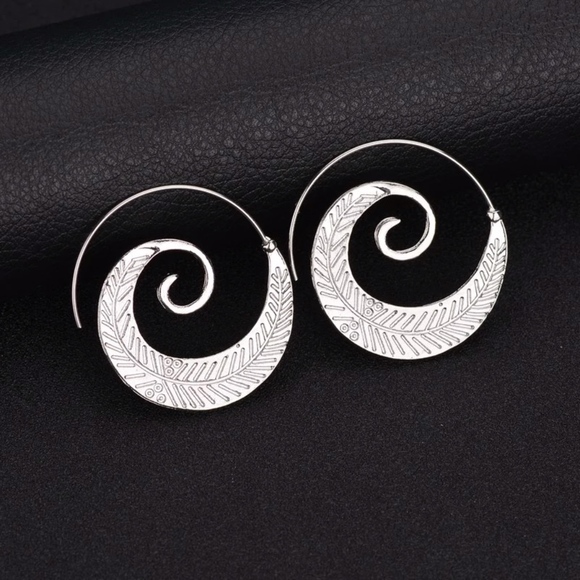 Hammered Leaflet Silver Spiral Gypsy Earrings - Picture 6 of 6